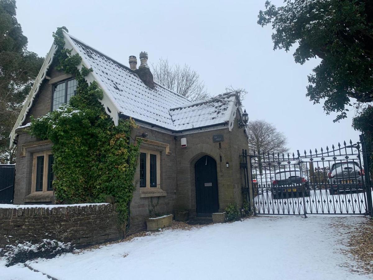 2 Bedroom Cosy Cottage With Hot Tub In Hambrook Close To Bristol City Centre Exterior foto