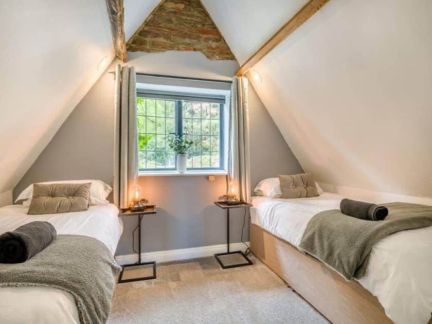 2 Bedroom Cosy Cottage With Hot Tub In Hambrook Close To Bristol City Centre Exterior foto