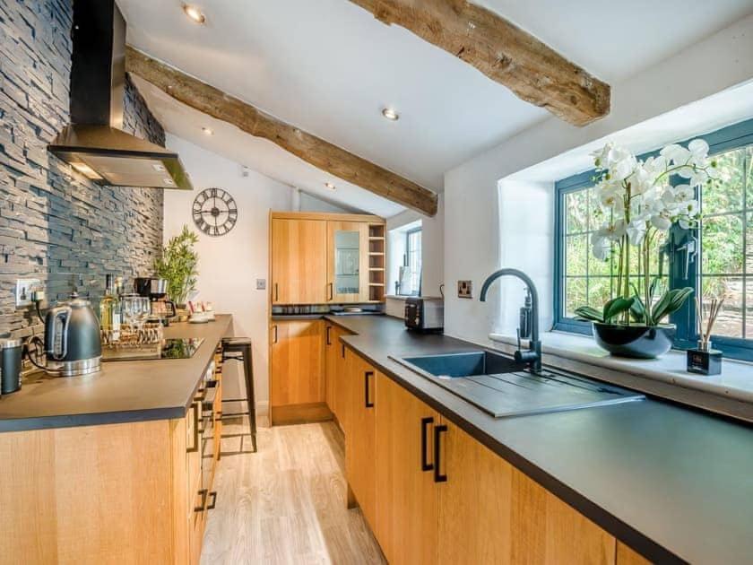 2 Bedroom Cosy Cottage With Hot Tub In Hambrook Close To Bristol City Centre Exterior foto
